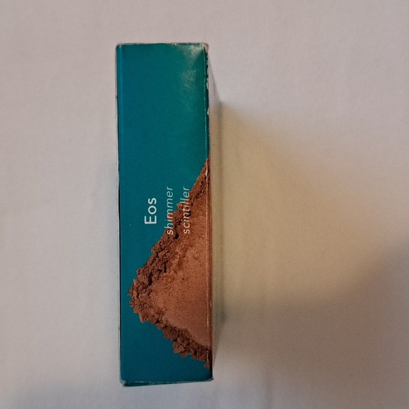 Blur + Sculpt Bronzing Powder - Picture 2 of 3